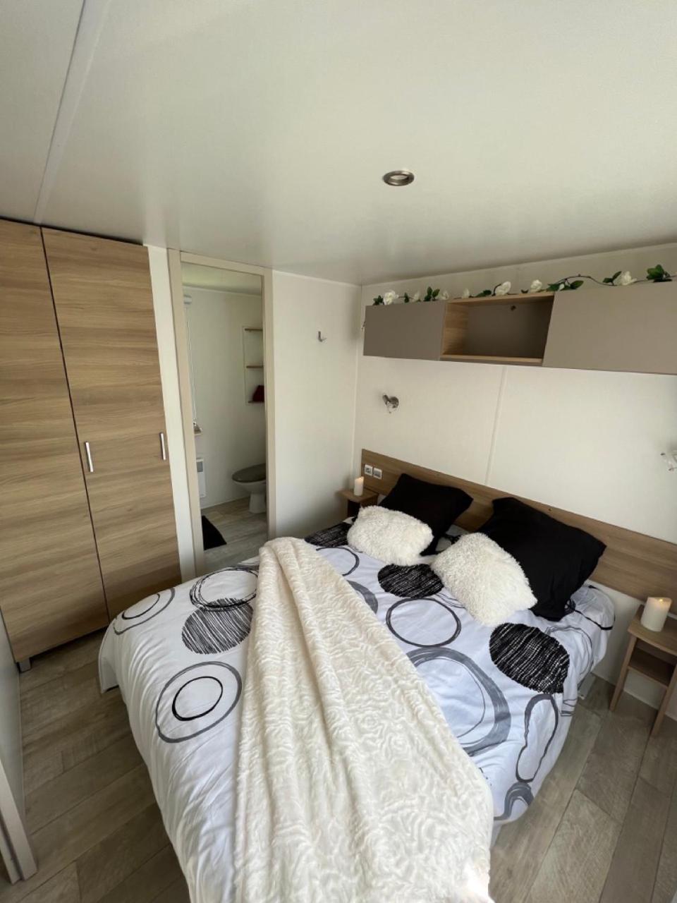 Mobil-Home 4 étoiles avec piscine proche de Blois Onzain Esterno foto