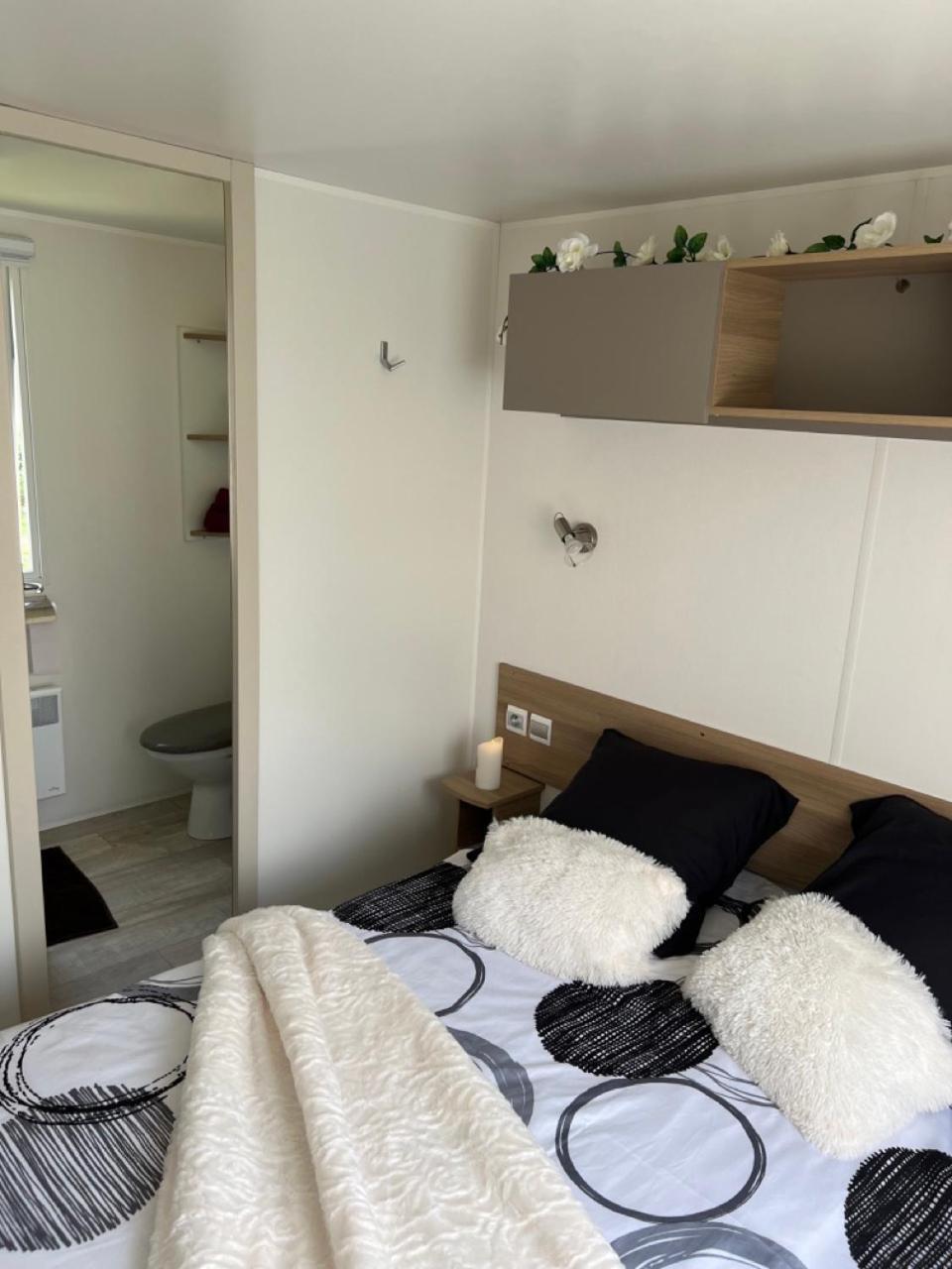 Mobil-Home 4 étoiles avec piscine proche de Blois Onzain Esterno foto