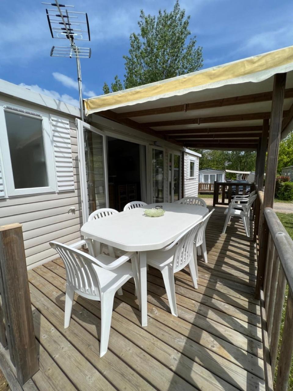 Mobil-Home 4 étoiles avec piscine proche de Blois Onzain Esterno foto