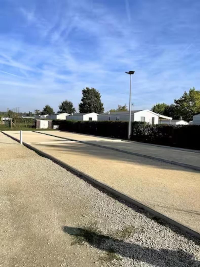 Mobil-Home 4 étoiles avec piscine proche de Blois Onzain Esterno foto